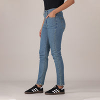 LEVI'S® WOMEN'S 720 HIGH-RISE SUPER SKINNY JEANS - MED INDIGO - WORN IN