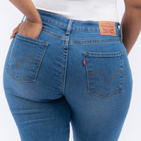 LEVI'S® WOMEN'S CURVY STRAIGHT - MED INDIGO - WORN IN