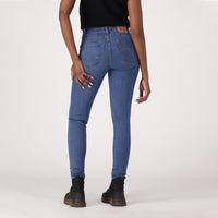 LEVI'S® WOMEN'S CURVY SKINNY  - MED INDIGO - FLAT FINISH