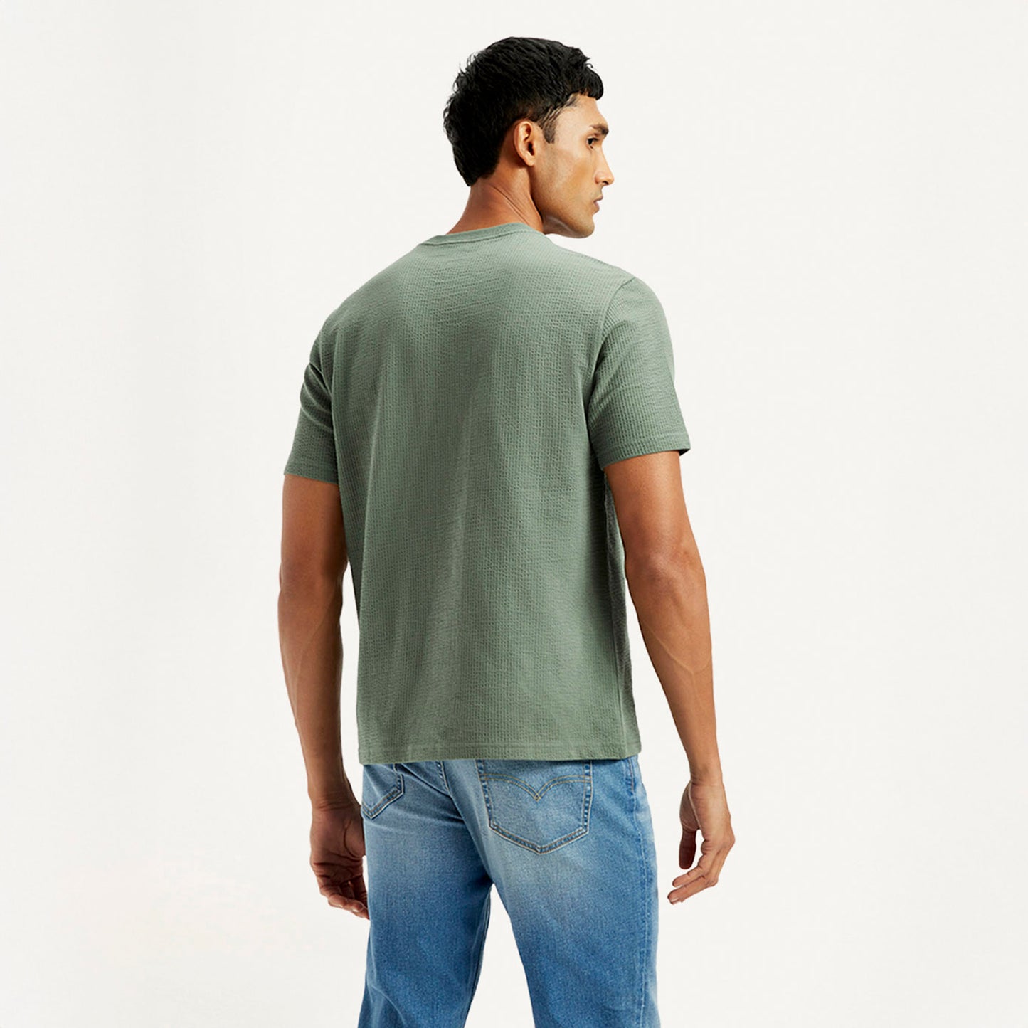 Levi's® Men's Solid Regular Fit T-Shirt