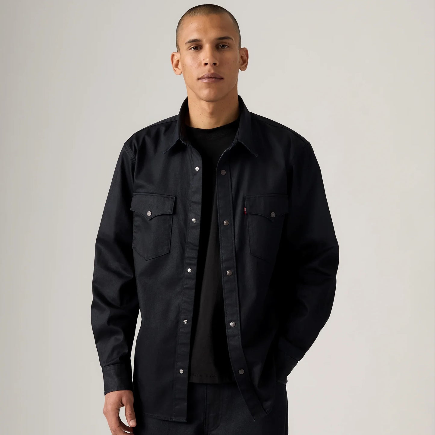 LEVI'S® MEN'S RELAXED COATED WESTERN SHIRT - BLACK