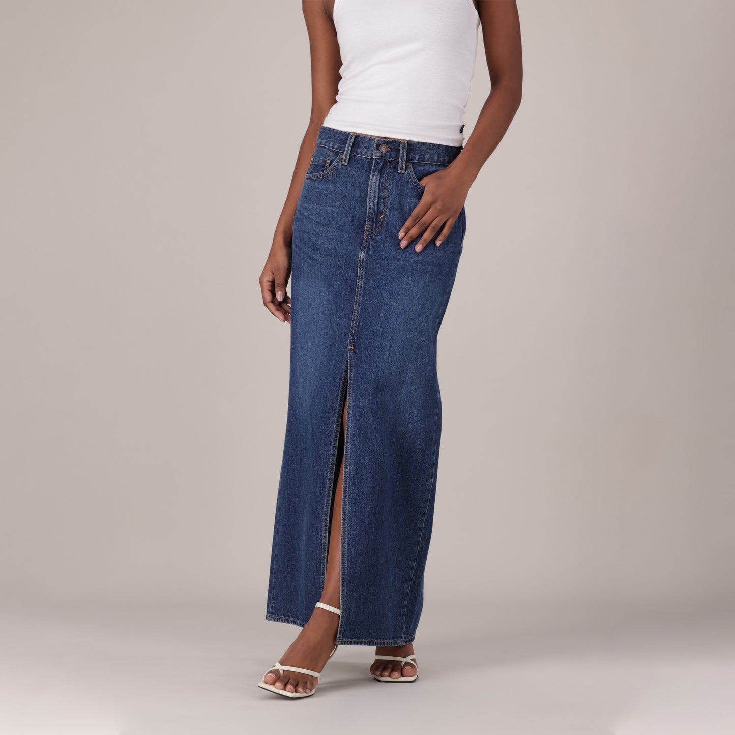 LEVI'S® WOMEN'S COLUMN SKIRT - MED INDIGO - FLAT FINISH
