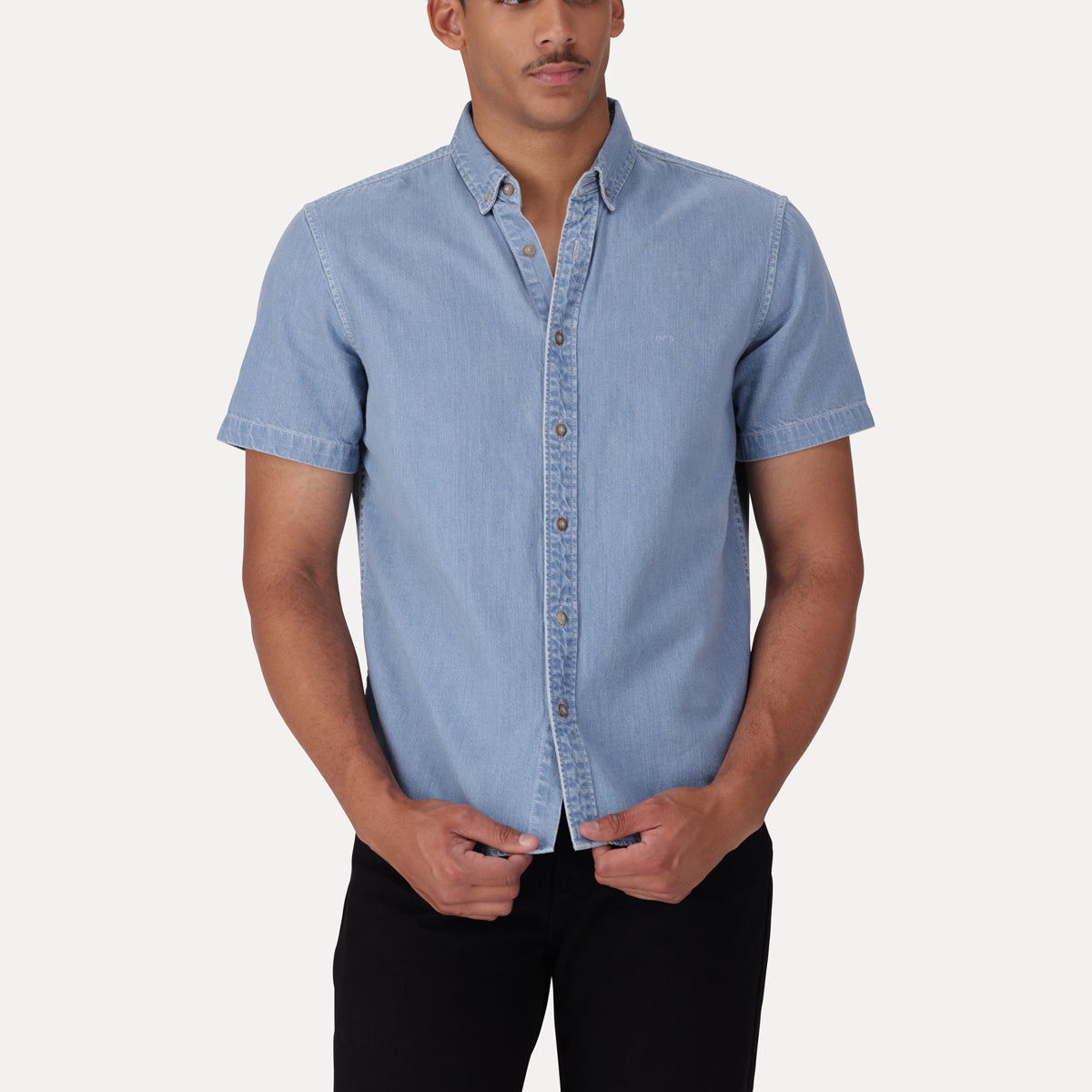 LEVI'S® MEN'S SHORT-SLEEVE AUTHENTIC BUTTON-DOWN - MED INDIGO - FLAT FINISH