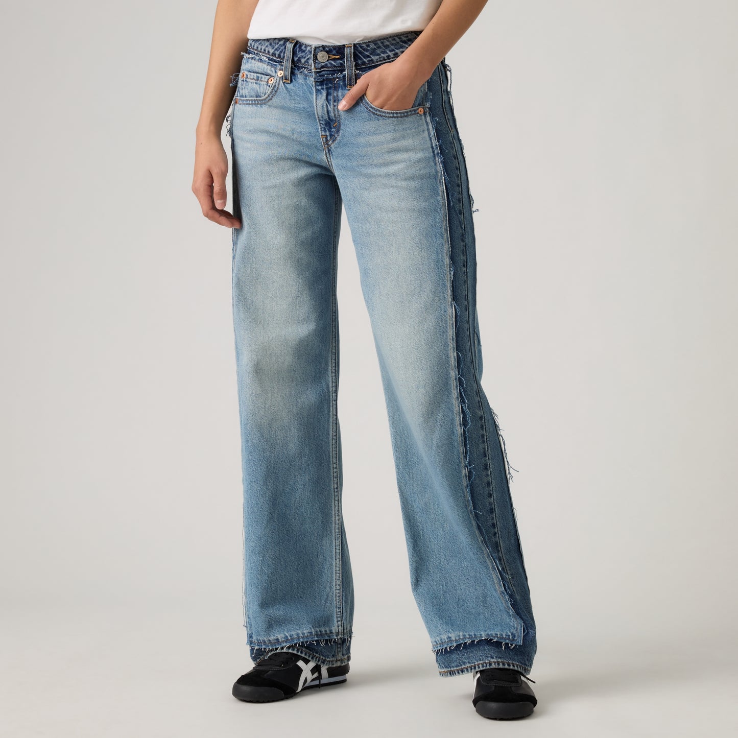 LEVI'S® WOMEN'S DECONSTRUCTED LOW LOOSE JEANS - MED INDIGO - WORN IN