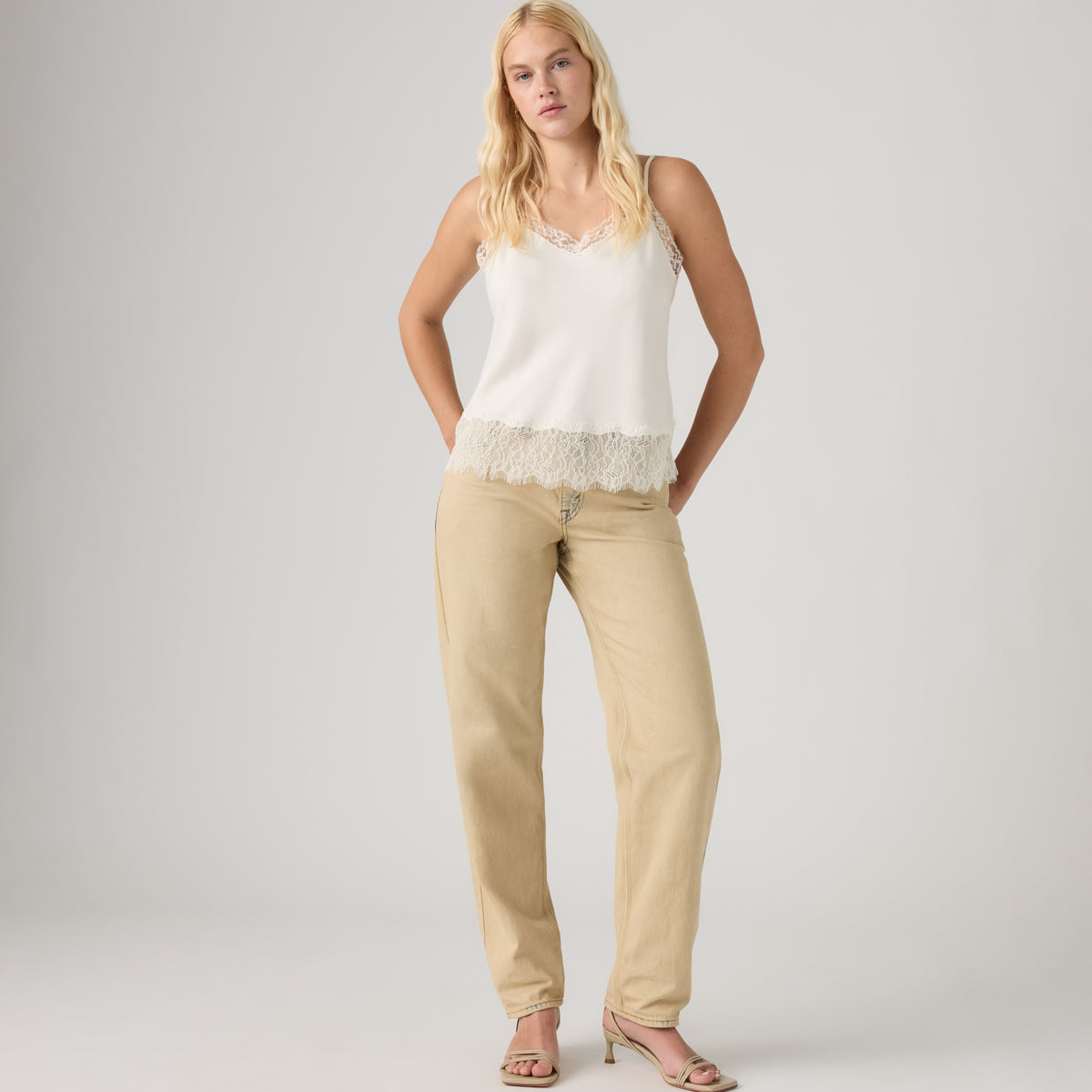 LEVI'S® WOMEN'S LOW STRAIGHT JEANS - MED INDIGO - WORN IN