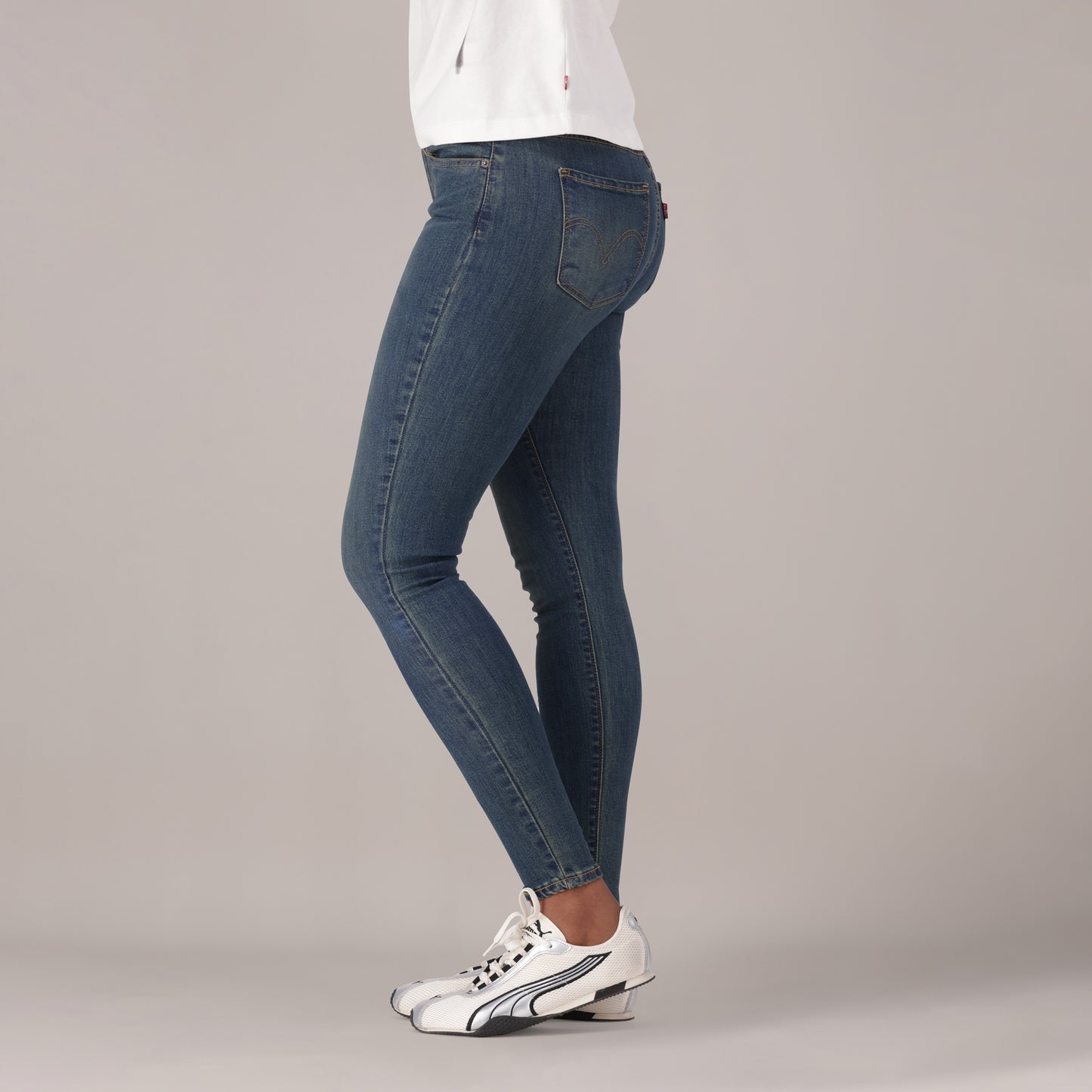 LEVI'S® WOMEN'S CURVY HIGH-RISE SUPER SKINNY  - MED INDIGO - WORN IN