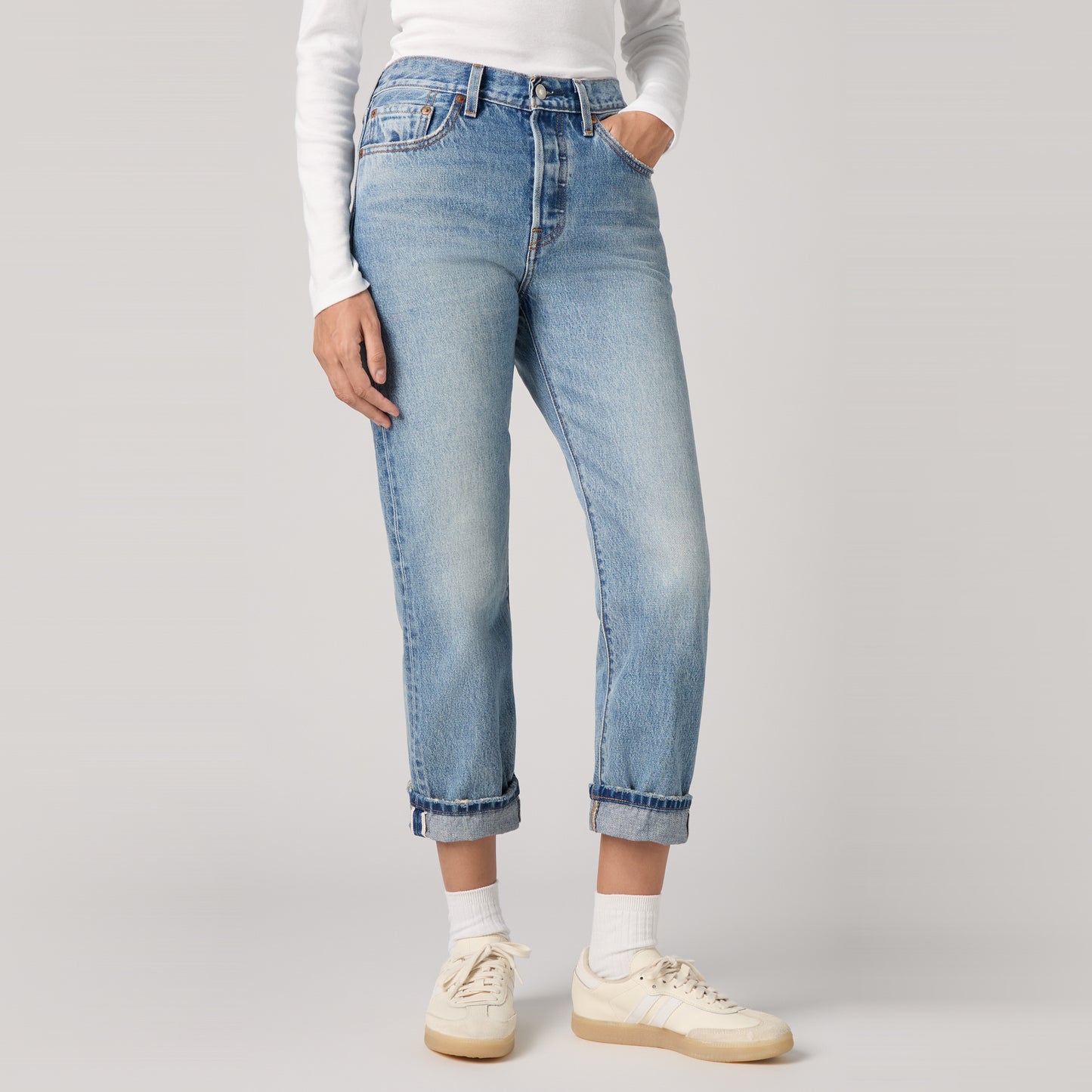LEVI'S® WOMEN'S 501® ORIGINAL CROPPED SELVEDGE JEANS - MED INDIGO - WORN IN