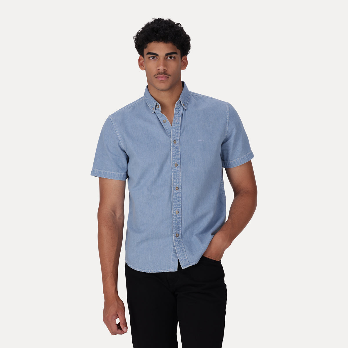 LEVI'S® MEN'S SHORT-SLEEVE AUTHENTIC BUTTON-DOWN - MED INDIGO - FLAT FINISH