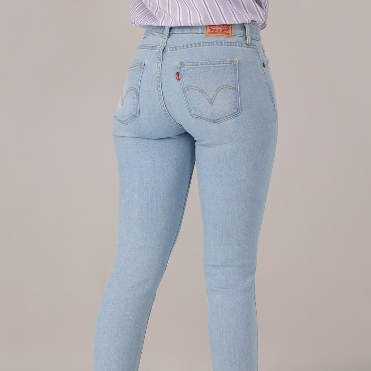 LEVI'S® WOMEN'S CURVY STRAIGHT  - MED INDIGO - WORN IN