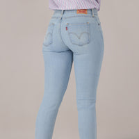 Levi's® Women's Curvy Straight - Med Indigo - Worn In