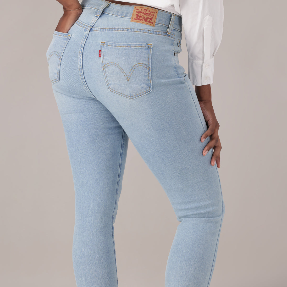 LEVI'S® WOMEN'S CURVY HIGH-RISE SUPER SKINNY  - MED INDIGO - WORN IN
