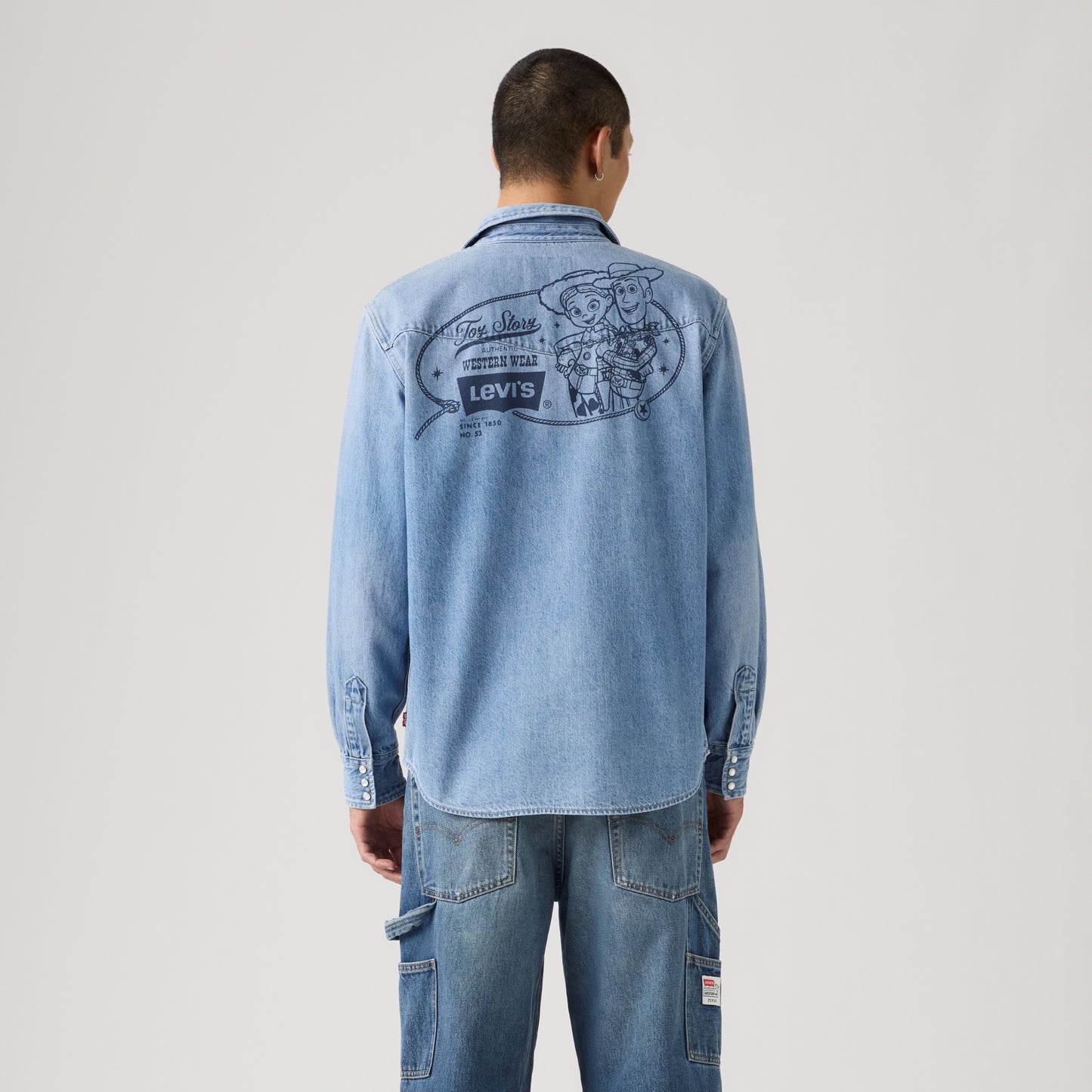 LEVI'S® X TOY STORY MEN'S WESTERN SHACKET - LIGHT INDIGO - WORN IN