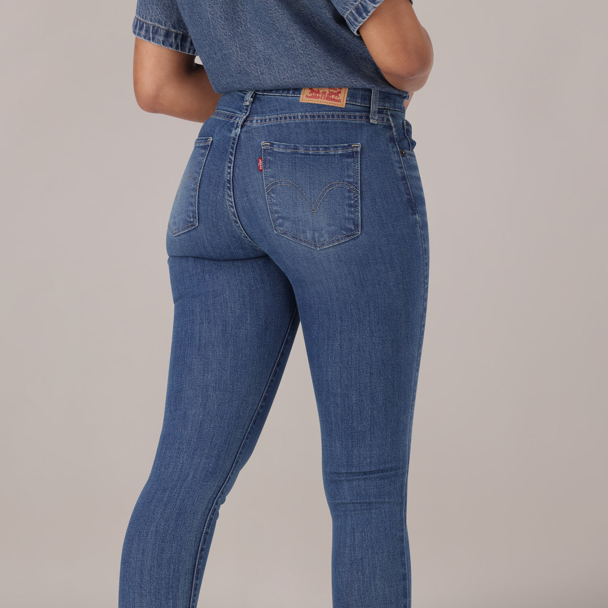 LEVI'S® WOMEN'S CURVY SUPER SKINNY  - MED INDIGO - FLAT FINISH