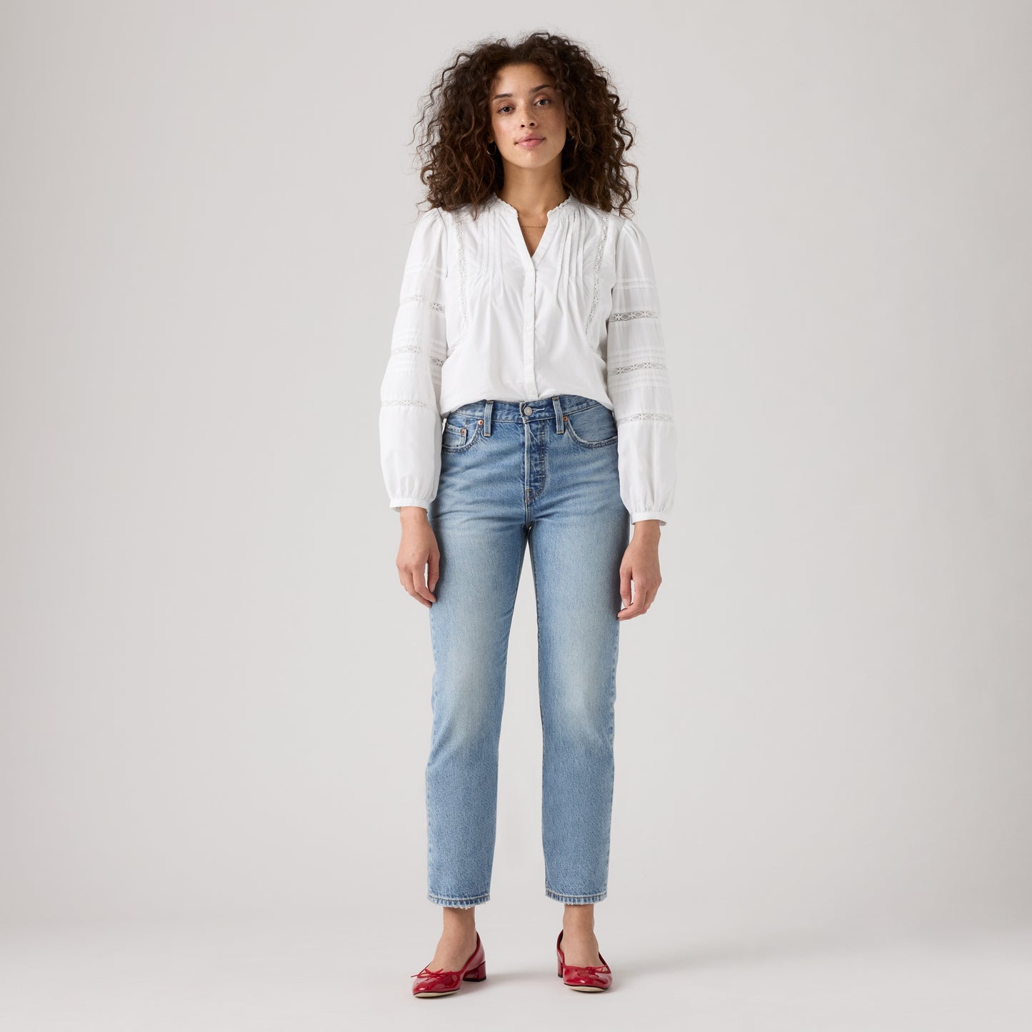 LEVI'S® WOMEN'S 501® ORIGINAL LIGHTWEIGHT CROPPED JEANS - MED INDIGO - WORN IN