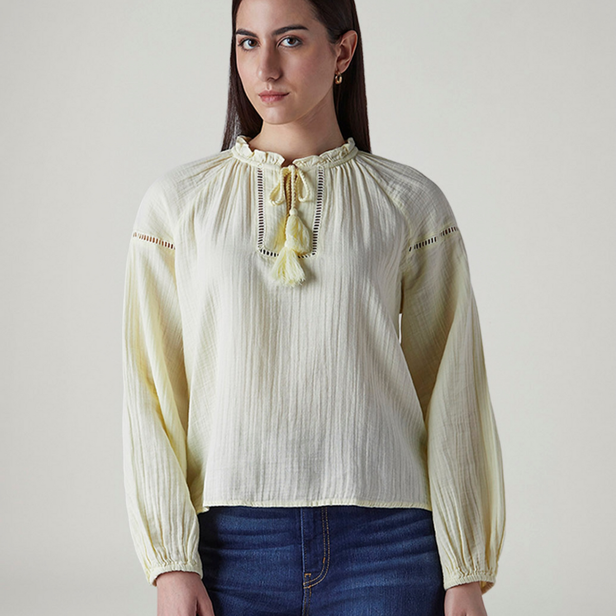 LEVI'S® WOMEN'S TEXTURED REGULAR FIT TOP - YELLOW