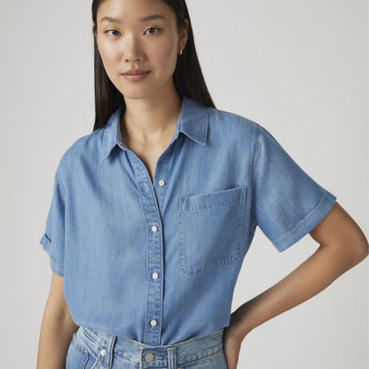 LEVI'S® WOMEN'S DARLENE SHORT-SLEEVE SHIRT - MED INDIGO - FLAT FINISH