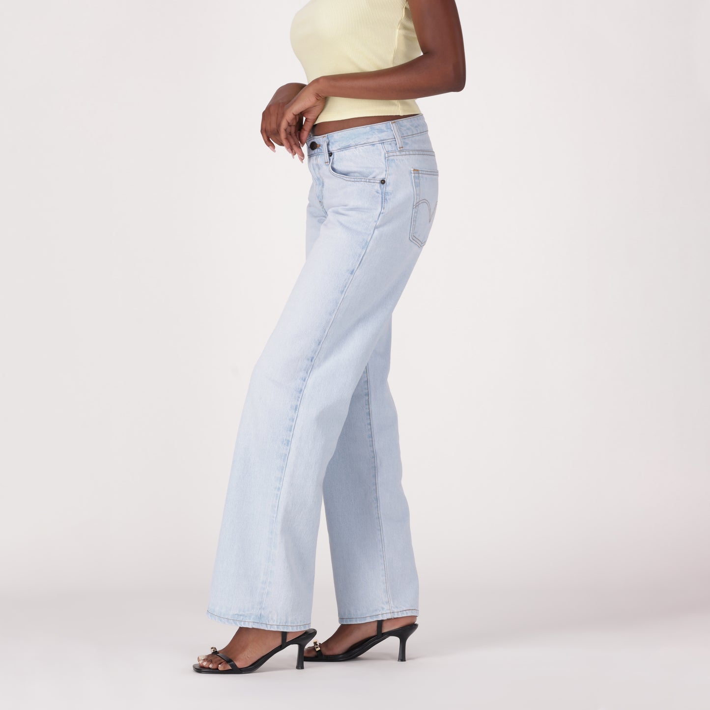 LEVI'S® WOMEN'S LOW LOOSE JEANS - LIGHT INDIGO - WORN IN