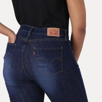 LEVI'S® WOMEN'S CURVY FLARE - DARK INDIGO - WORN IN