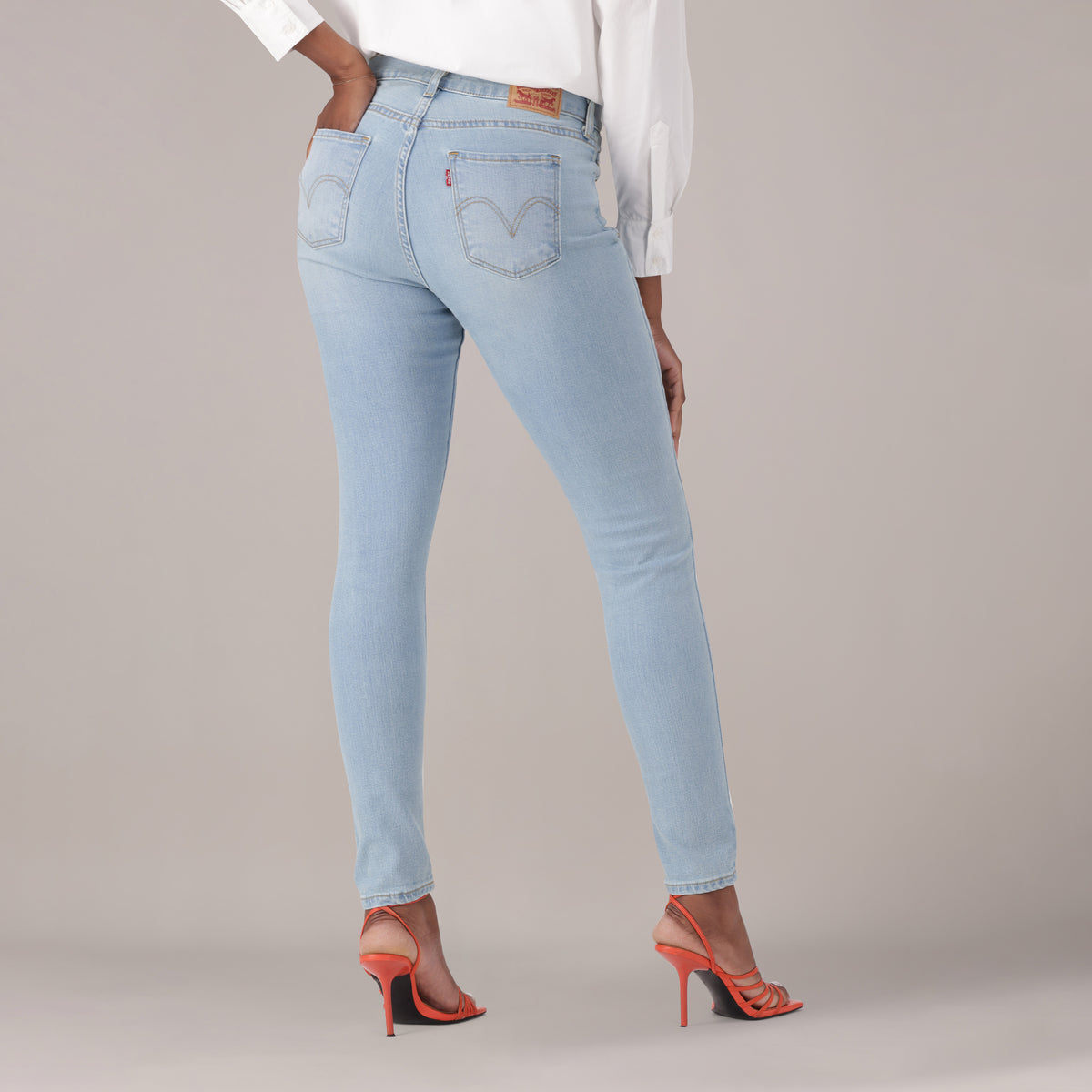 LEVI'S® WOMEN'S CURVY HIGH-RISE SUPER SKINNY  - MED INDIGO - WORN IN