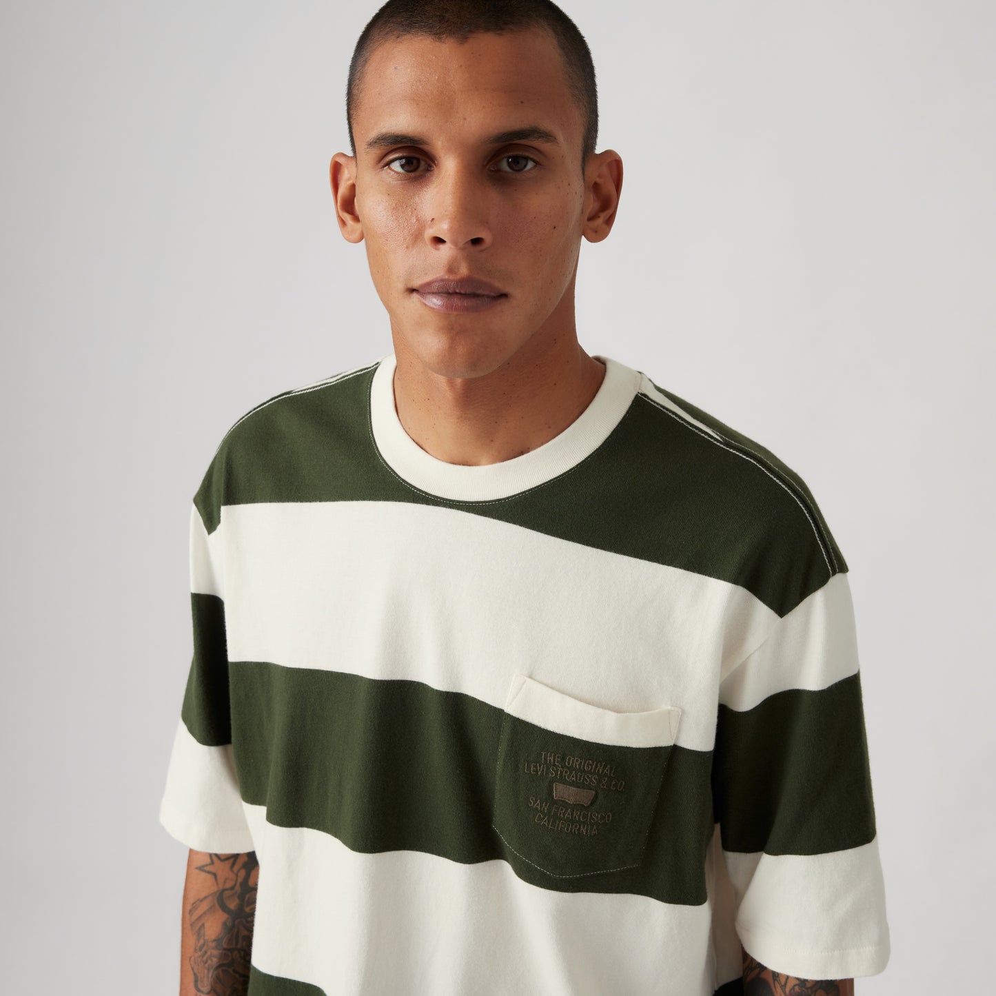 LEVI'S® MEN'S STEPPED HEM HALF-SLEEVE TEE - MULTI-COLOUR