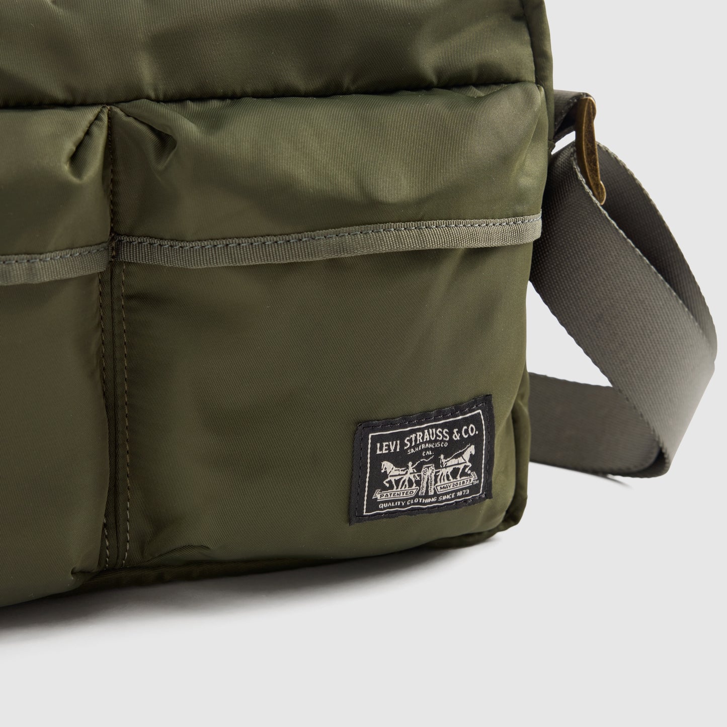 LEVI'S® MEN'S MISSION BAY CROSSBODY - GREEN