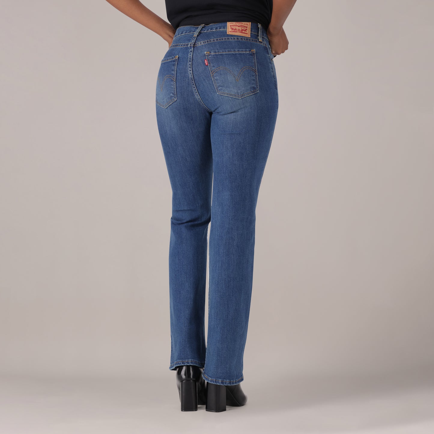 LEVI'S® WOMEN'S CURVY FLARE  - MED INDIGO - WORN IN