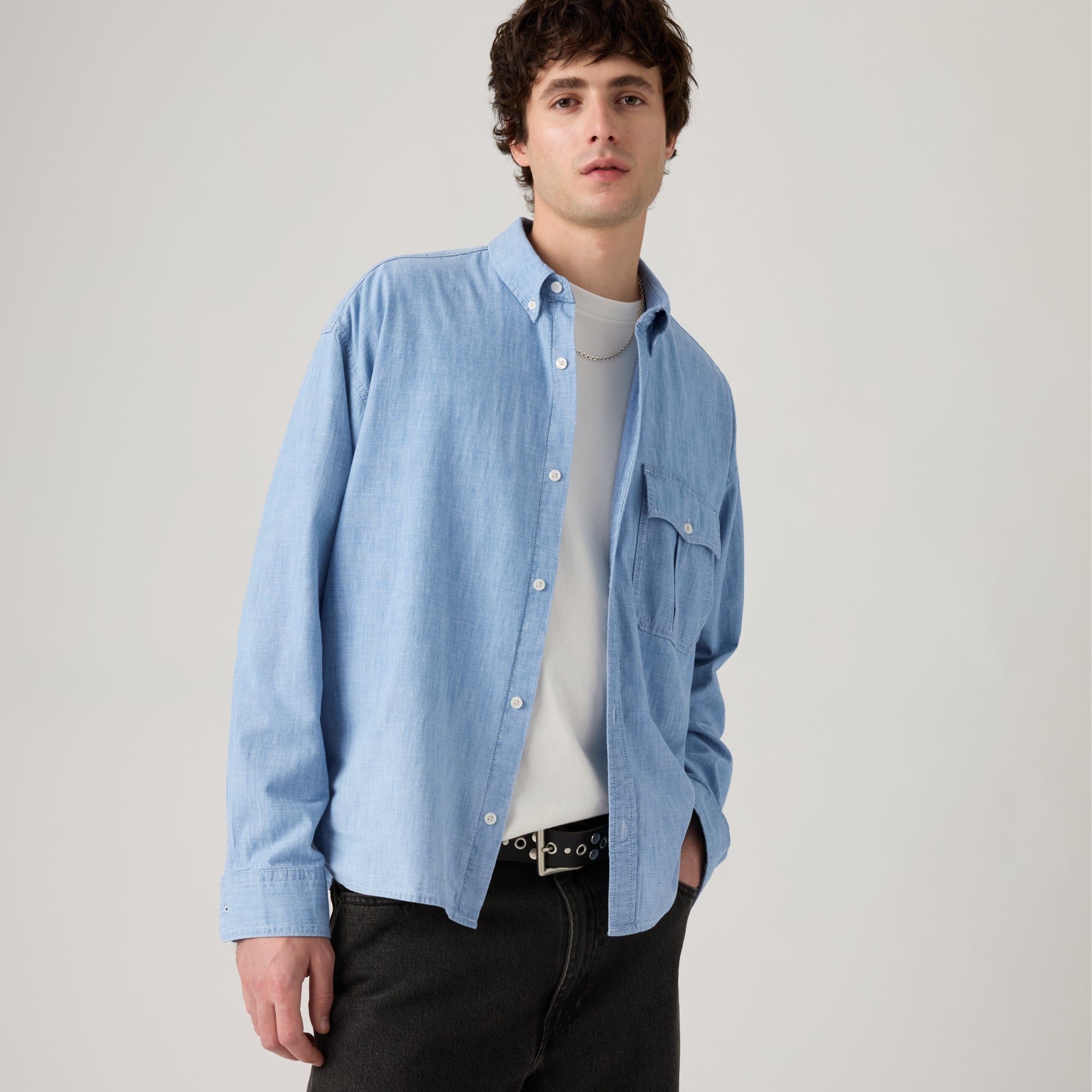 LEVI'S® MEN'S ZANDT CROPPED SHIRT - LIGHT INDIGO - WORN IN