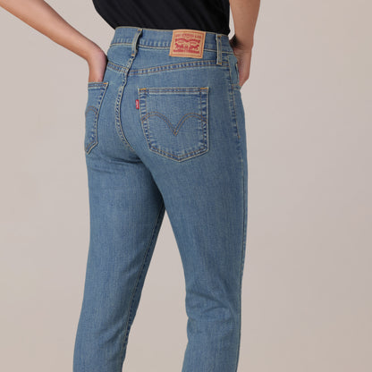 LEVI'S® WOMEN'S 720 HIGH-RISE SUPER SKINNY JEANS - MED INDIGO - WORN IN