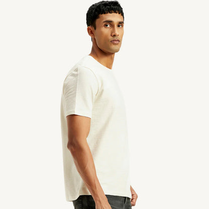 LEVI'S® MEN'S SOLID REGULAR FIT T-SHIRT  - NEUTRAL