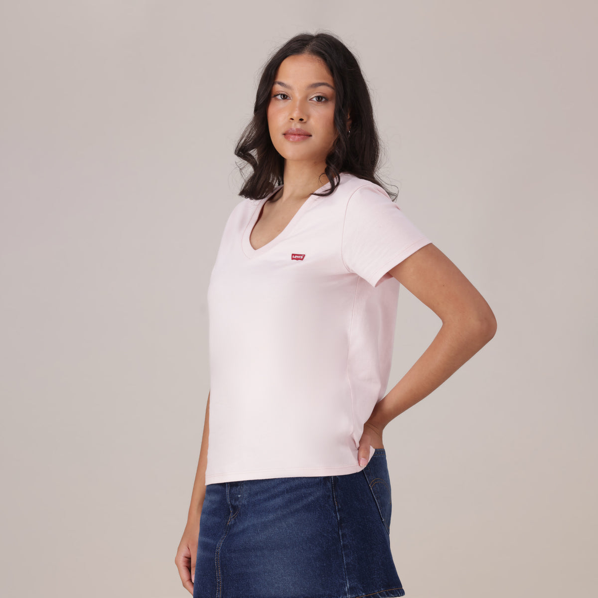 LEVI'S® WOMEN'S PERFECT V-NECK T-SHIRT - PINK