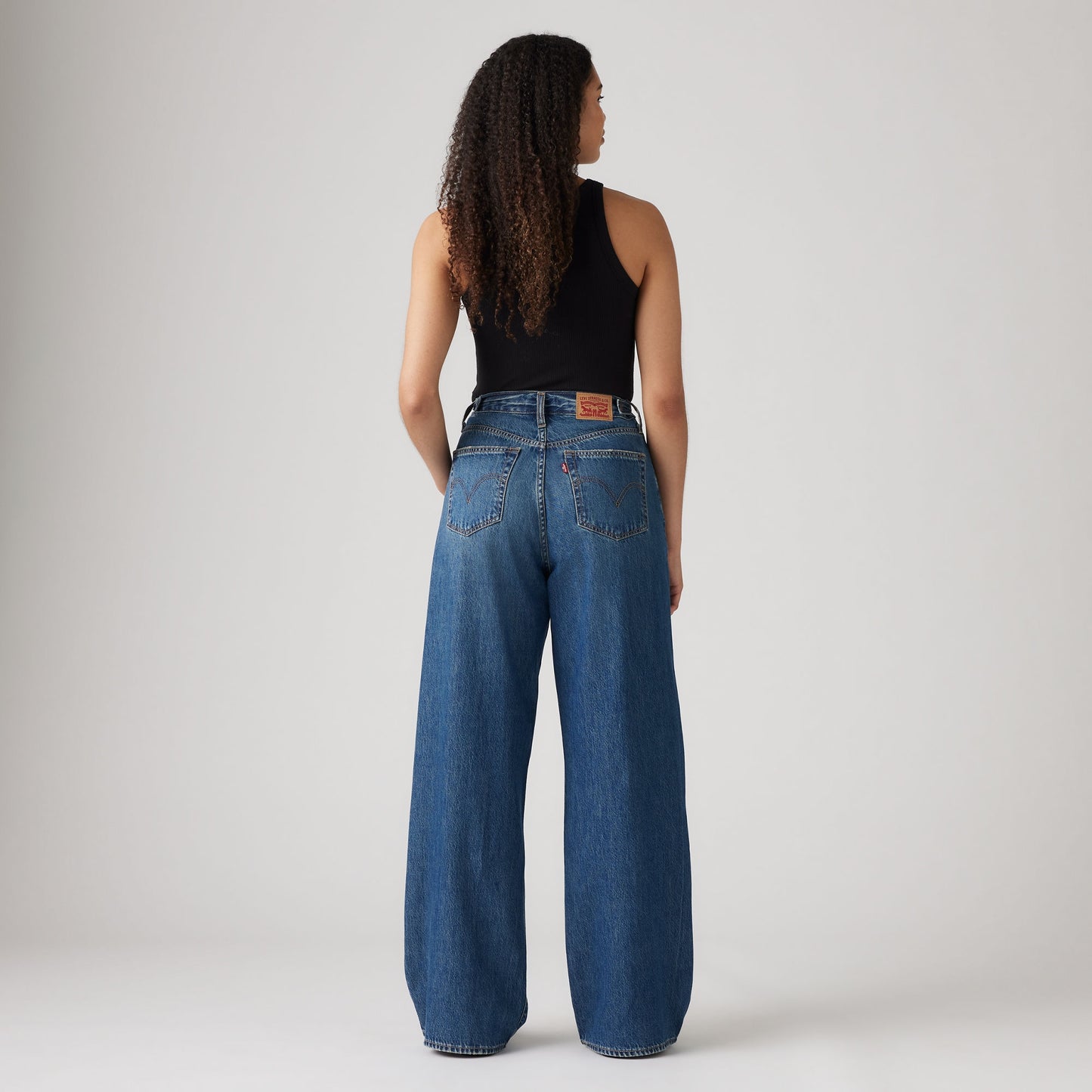 LEVI'S® WOMEN'S CINCH BAGGY JEANS - MED INDIGO - WORN IN
