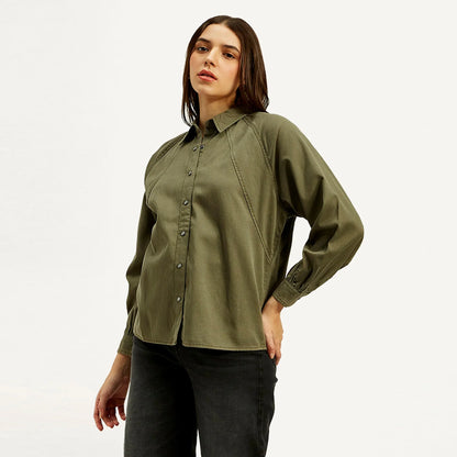 LEVI’S® WOMEN'S SOLID SPREAD COLLAR SHIRT - GREEN