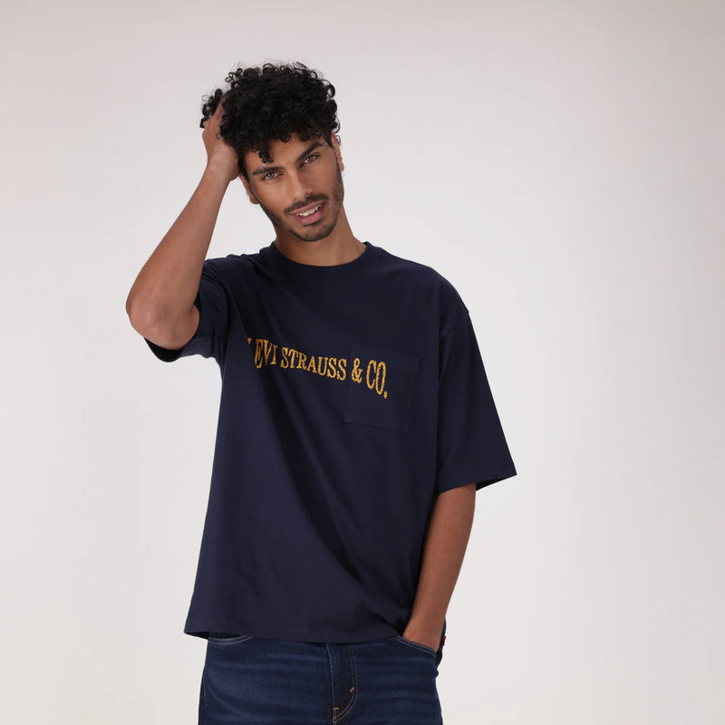 LEVI'S® MEN'S HALF-SLEEVE GRAPHIC POCKET T-SHIRT - MED INDIGO - WORN IN