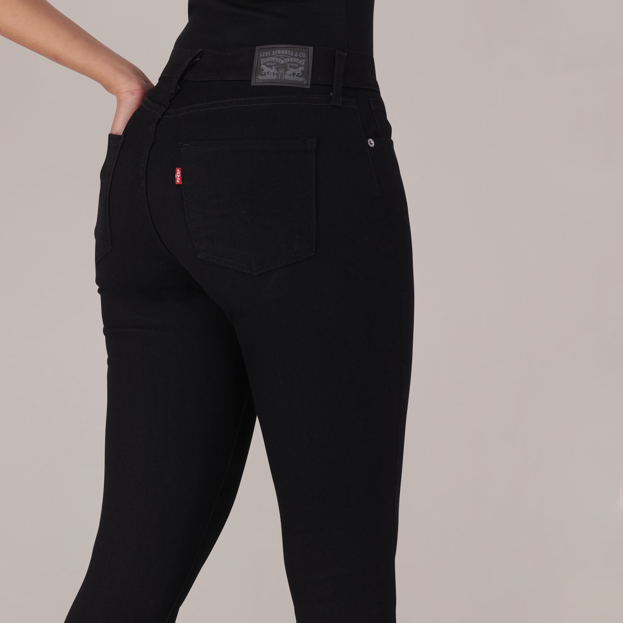 LEVI'S® WOMEN'S CURVY SKINNY  - BLACK