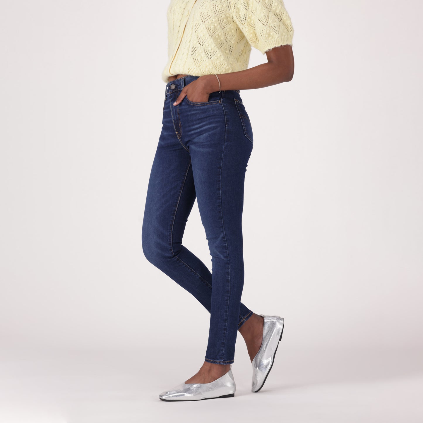 LEVI'S® WOMEN'S 720 HIGH-RISE SUPER SKINNY JEANS - MED INDIGO - FLAT FINISH