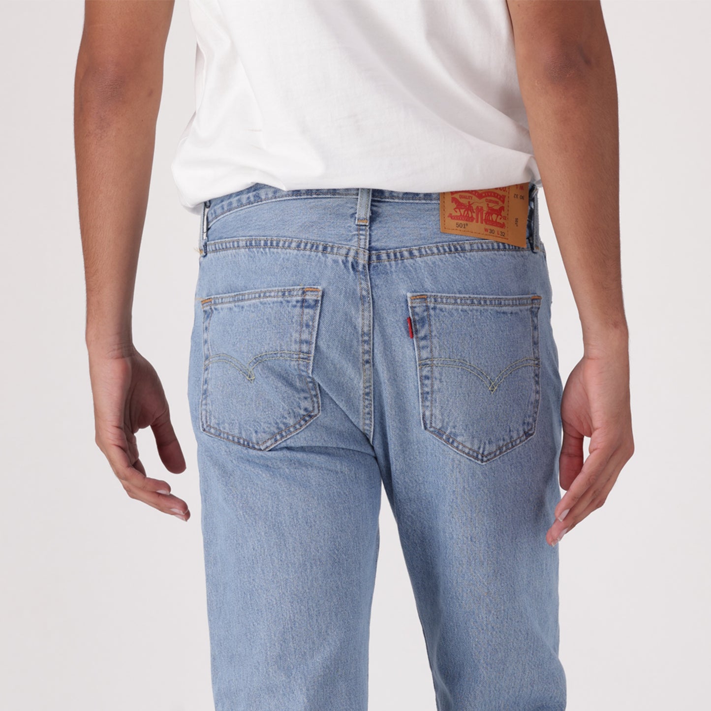 LEVI'S® MEN'S 501® ORIGINAL JEANS - LIGHT WASH