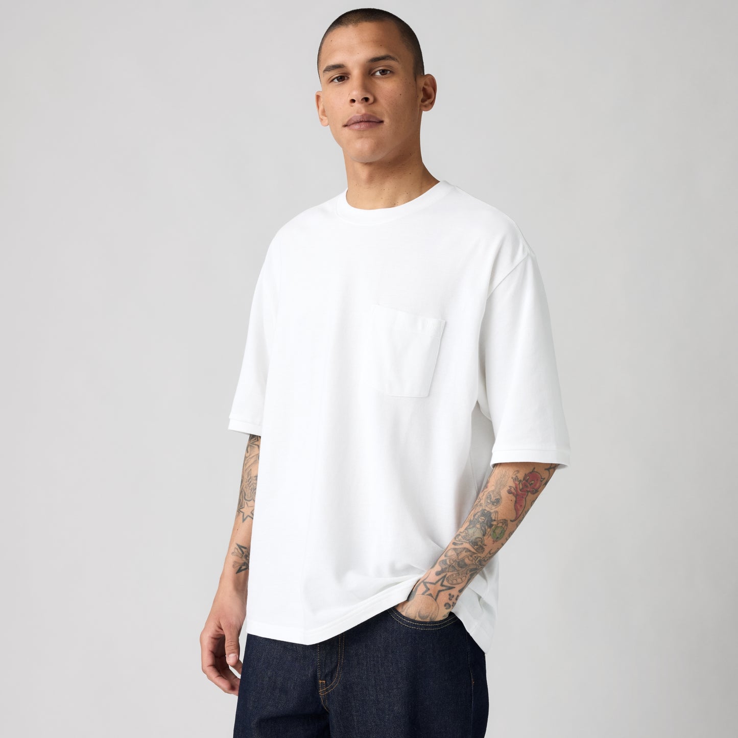 LEVI'S® MEN'S HALF-SLEEVE PIQUE T-SHIRT - NEUTRAL