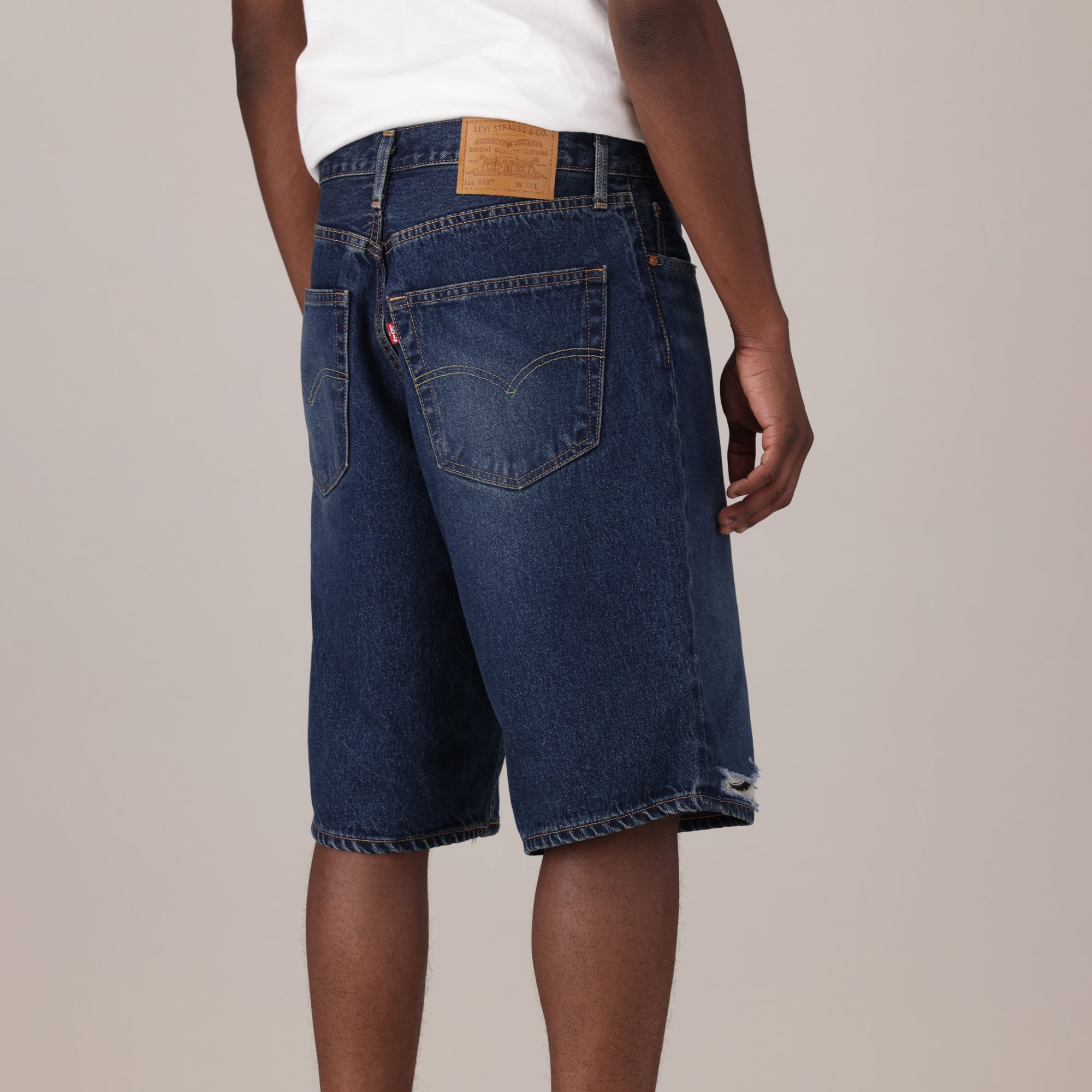 LEVI'S® MEN'S 478 BAGGY SHORTS - DARK INDIGO - WORN IN
