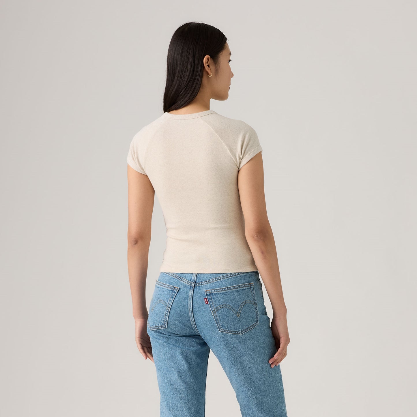 LEVI'S® WOMEN'S GRAPHIC RILEY RAGLAN TEE - NEUTRAL