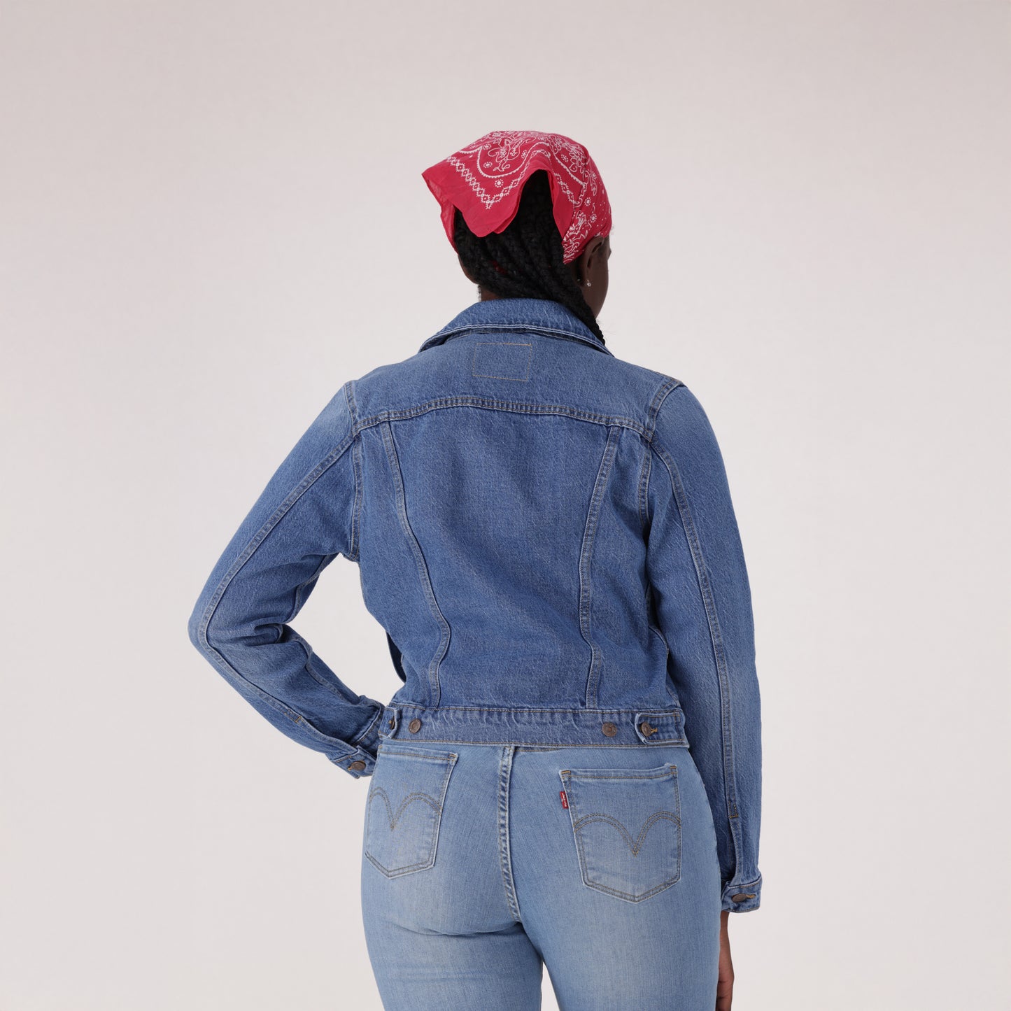LEVI’S® WOMEN'S ORIGINAL TRUCKER JACKET - MED INDIGO - WORN IN