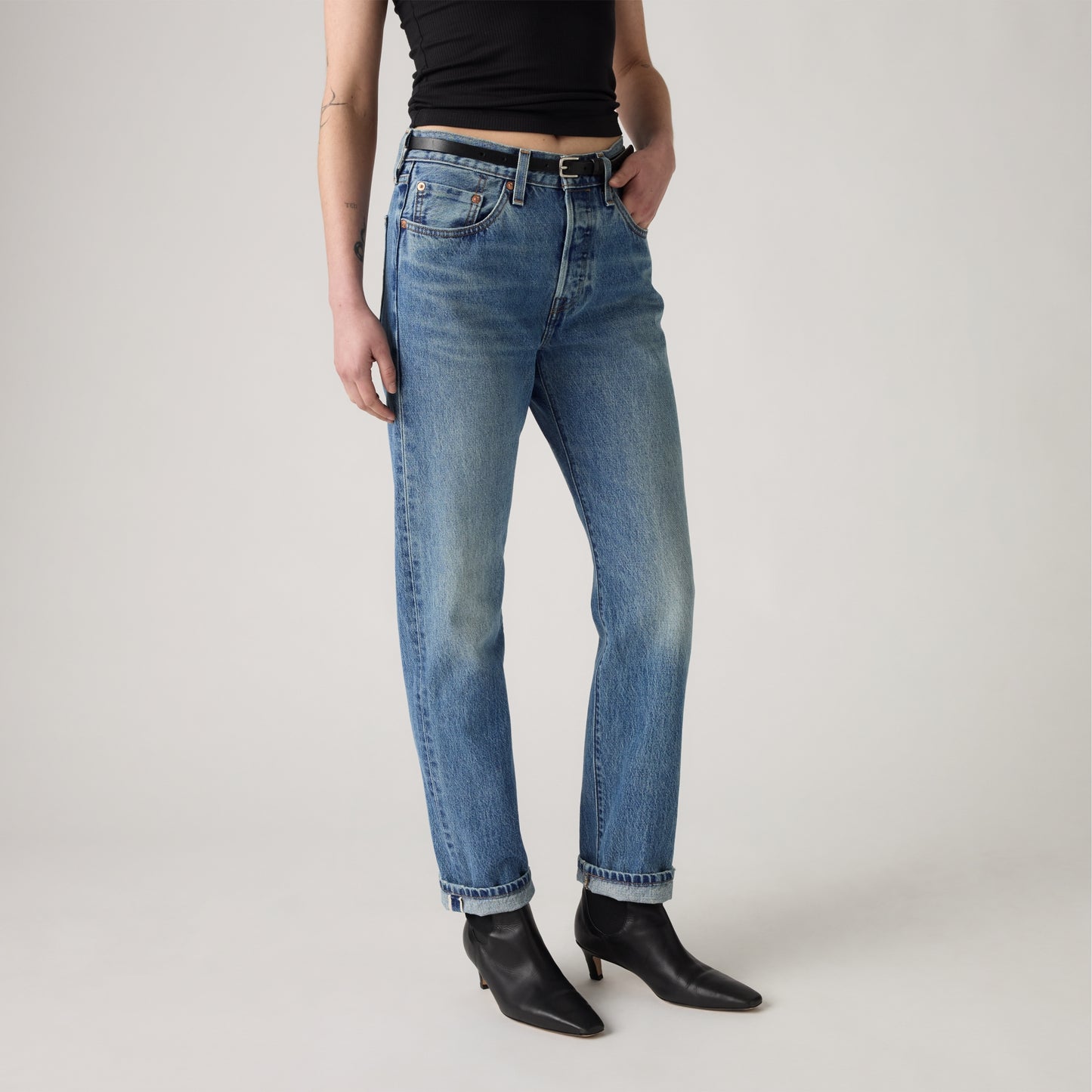 LEVI'S® WOMEN'S 501® ORIGINAL JEANS - MED INDIGO - WORN IN