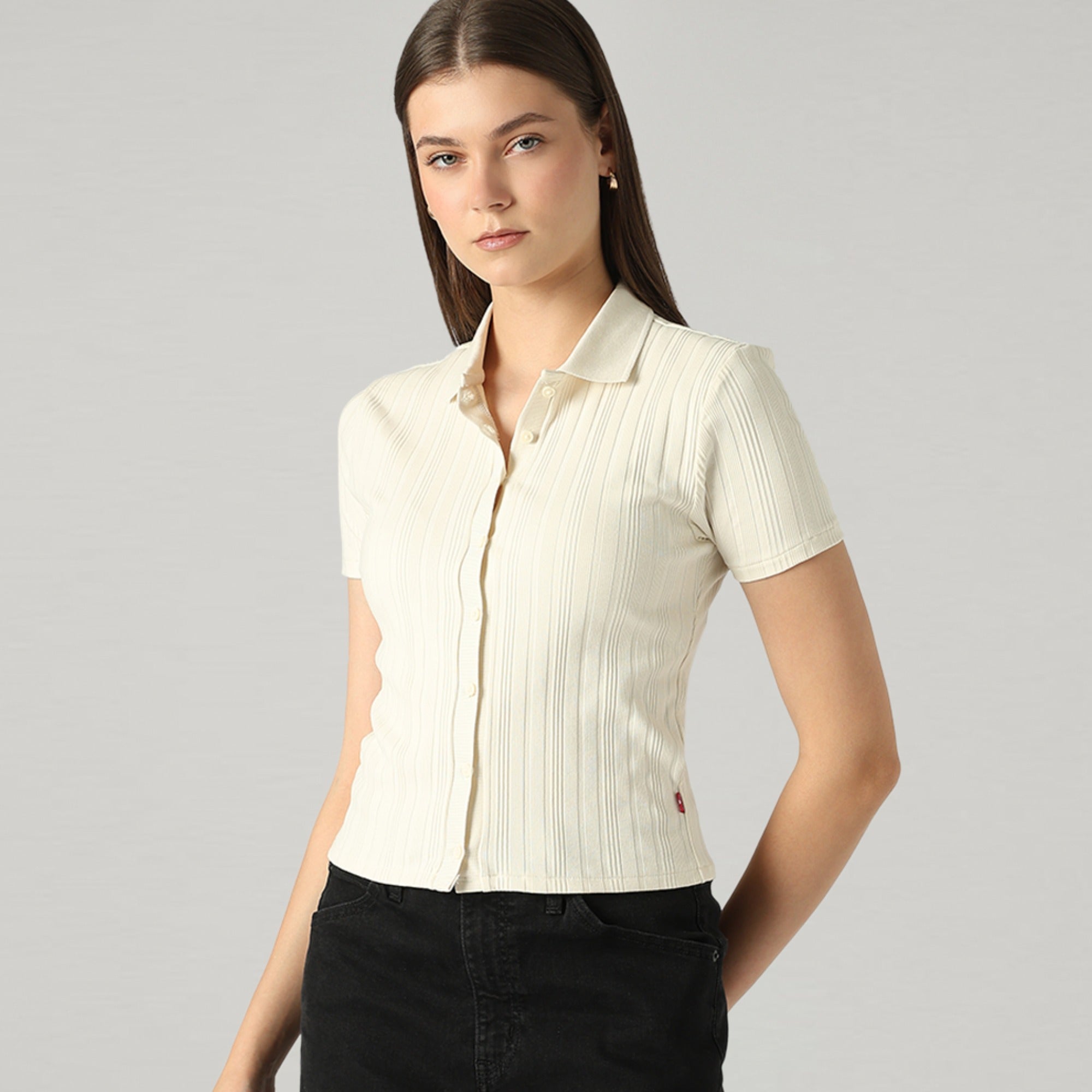 LEVI'S® WOMEN'S TEXTURED SLIM FIT RIBBED SHIRT - WHITE