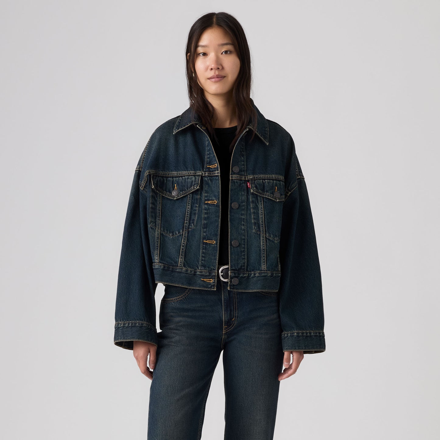 LEVI'S® WOMEN'S LOOSE CROP TRUCKER JACKET - MED INDIGO - WORN IN