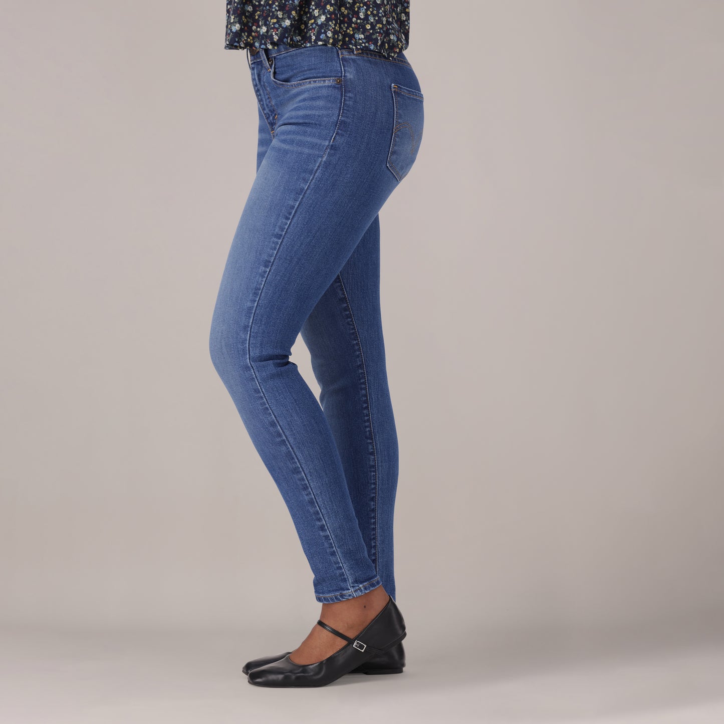 LEVI'S® WOMEN'S CURVY HIGH-RISE SUPER SKINNY  - MED INDIGO - WORN IN