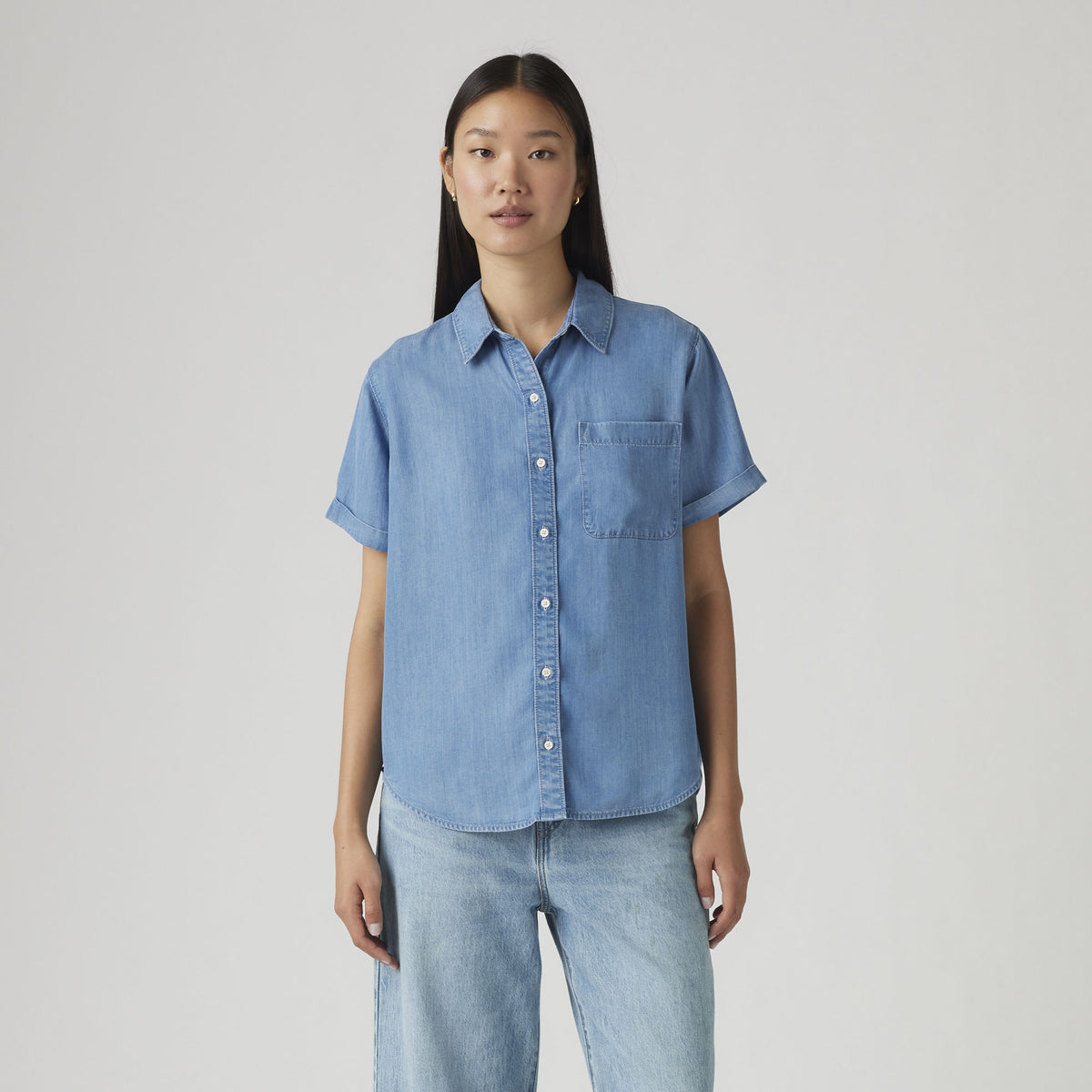 LEVI'S® WOMEN'S DARLENE SHORT-SLEEVE SHIRT - MED INDIGO - FLAT FINISH