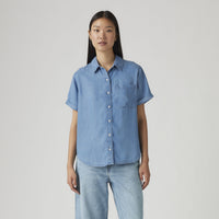 LEVI'S® WOMEN'S DARLENE SHORT-SLEEVE SHIRT - MED INDIGO - FLAT FINISH