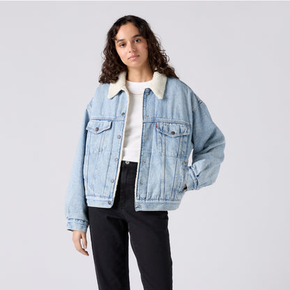 LEVI'S® WOMEN'S '90S SHERPA TRUCKER JACKET - LIGHT INDIGO - WORN IN