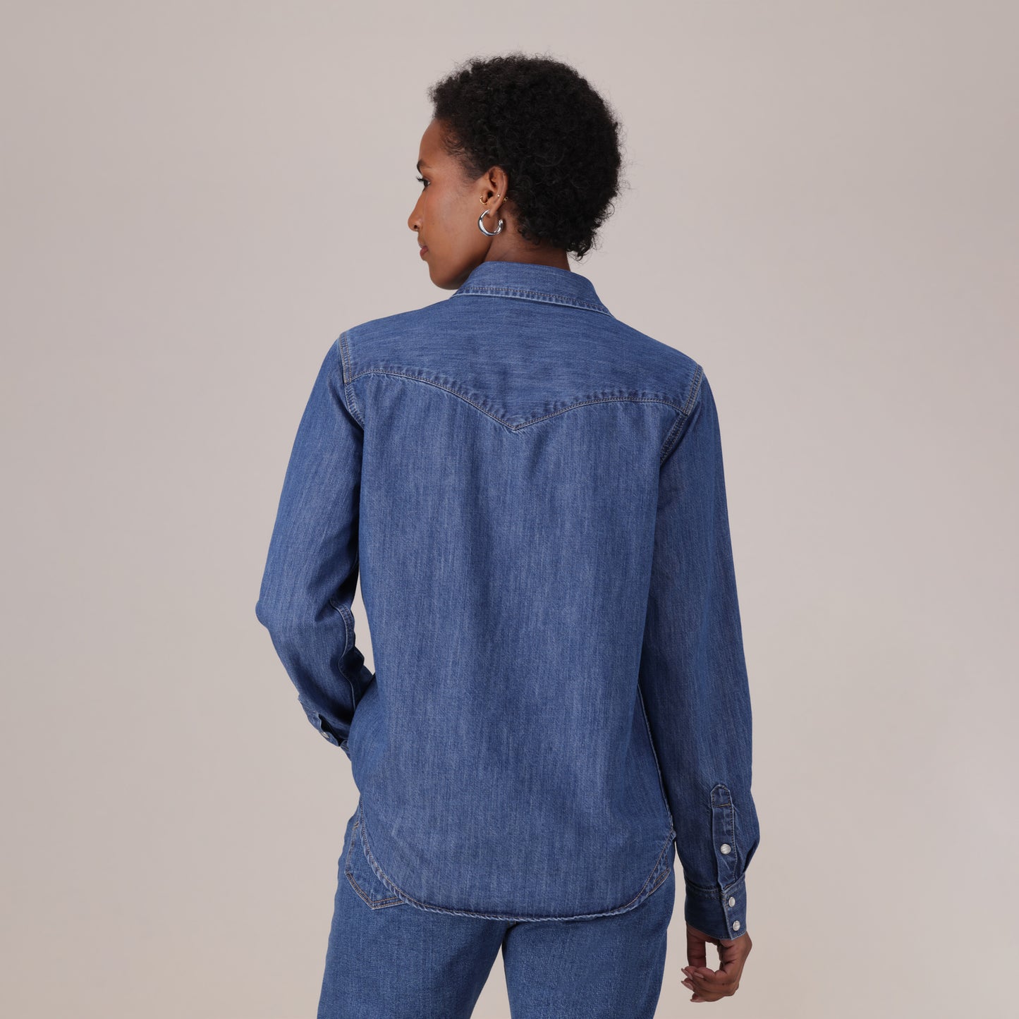 LEVI'S® WOMEN'S HERITAGE WESTERN DENIM SHIRT - MED INDIGO - WORN IN