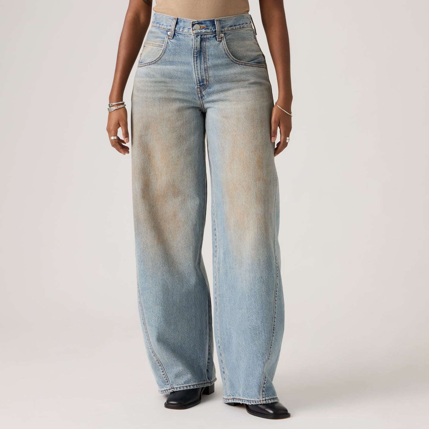 LEVI'S® WOMEN'S SUPER BAGGY BARREL JEANS - MED INDIGO - WORN IN