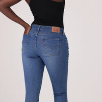 LEVI'S® WOMEN'S CURVY SUPER SKINNY - MED INDIGO - WORN IN